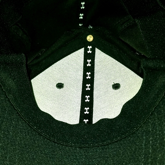 Gently worn once or twice Under Armour Black BB Cap - Picture 6 of 8